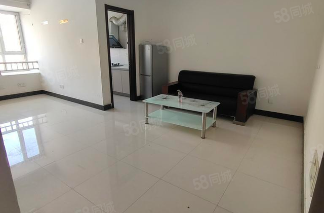 靠近东门 温馨小户型 一室两厅或两室一厅 免大税 看房方便