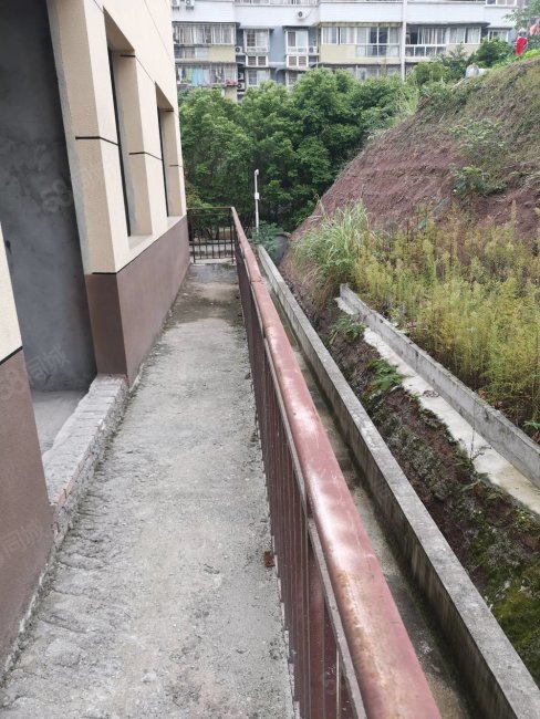 前后大花园 独门独院 20个车位送,学府海棠-自贡58同城