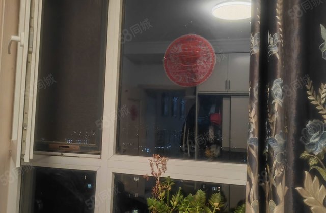 朝南  商业配套齐全 好楼层 诚意出售房东直卖，价格可议