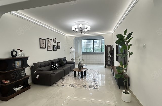 开发区东昌三叶草 孝心楼层滨河花园 精装修送大储藏室