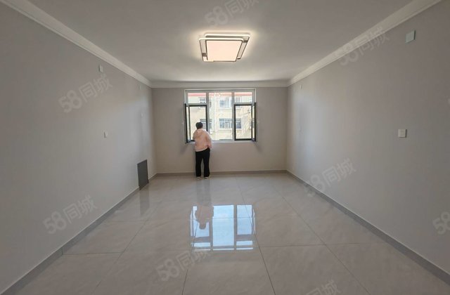 三里铺风景小区 南北通透 刚需小三居 楼层好 出行方便