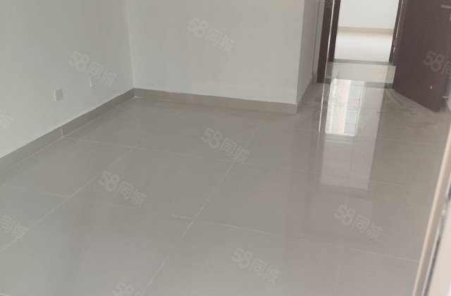 松桂大街路庄，两室，一实验，区医院南邻，一手新房