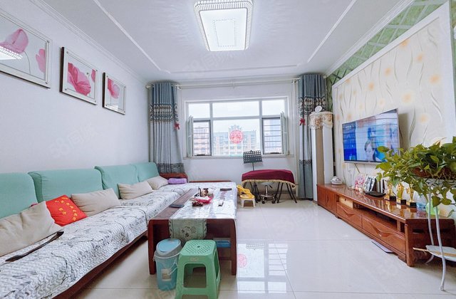 东昌路御景王宅精装三室双卫126平111万.送车位储藏室。