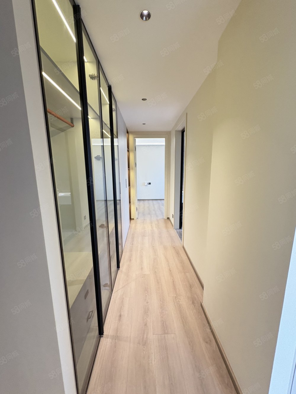 天秀湾4室2厅2卫202㎡南北270万