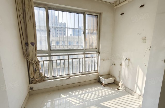 巡防大队家属院  118平  78.6万 大三室 随时看房