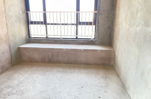 麒龙畔山华庭3室3厅140.41㎡45万二手房图片