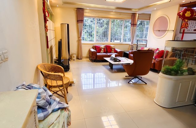 鹅岭山庄4室2厅203㎡158万二手房图片