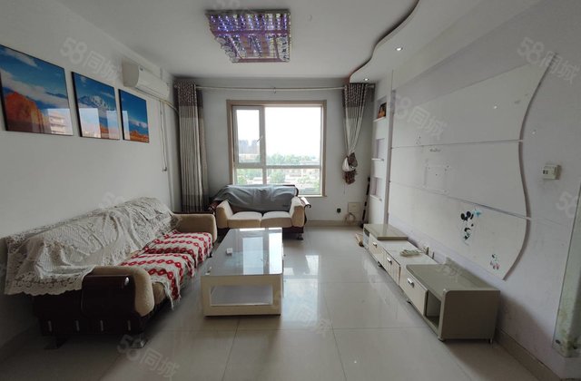 人民公园 大润发对过 三室朝阳户型 精装修 带车位 免大税