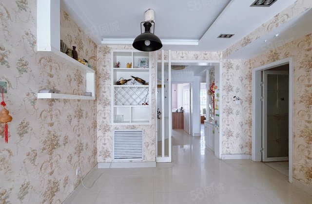 急售西湖馨苑  中间好楼层  精装正三室   电梯房