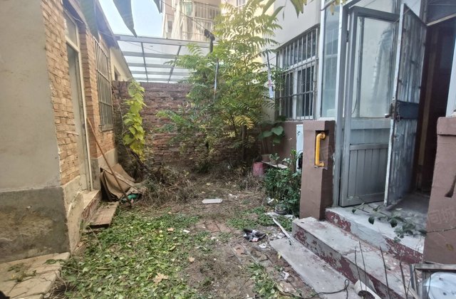 老文轩 一中外国语龙山北区 105万 一楼带院 有独立大门
