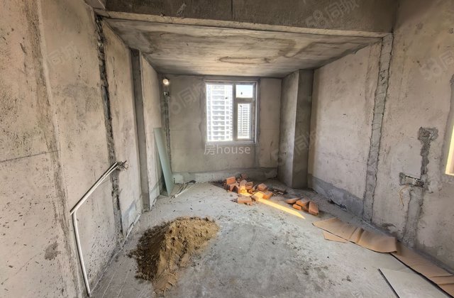 鸿泰世颐公馆4室2厅136㎡50万二手房图片