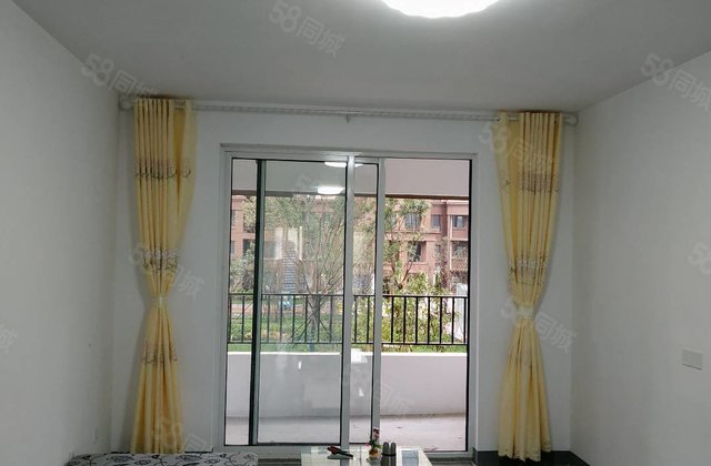 阿尔卡迪亚瑞园(六期)3室2厅1卫出行方便，送车位、地下室。