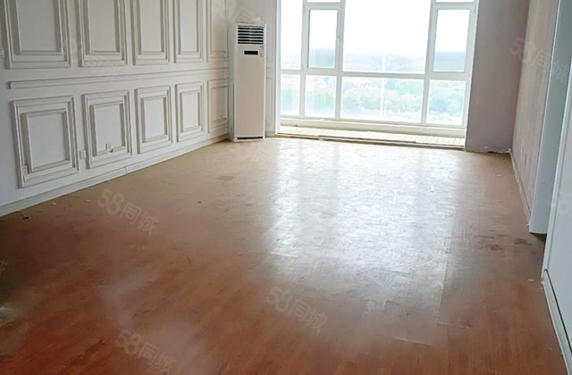 植物园门口，东昌湖旁边，观景大平层，带车位