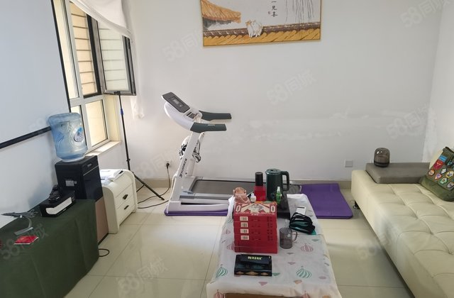 新三中两卫房源，星光物业管理，餐客厅分离，带价 八万车位