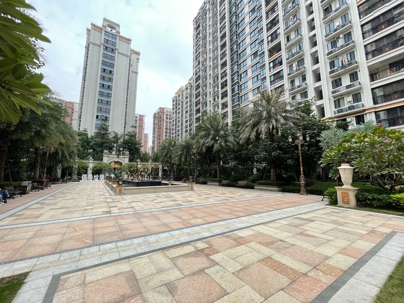 上东华府11幢楼层3房2113方毛坯方12000元