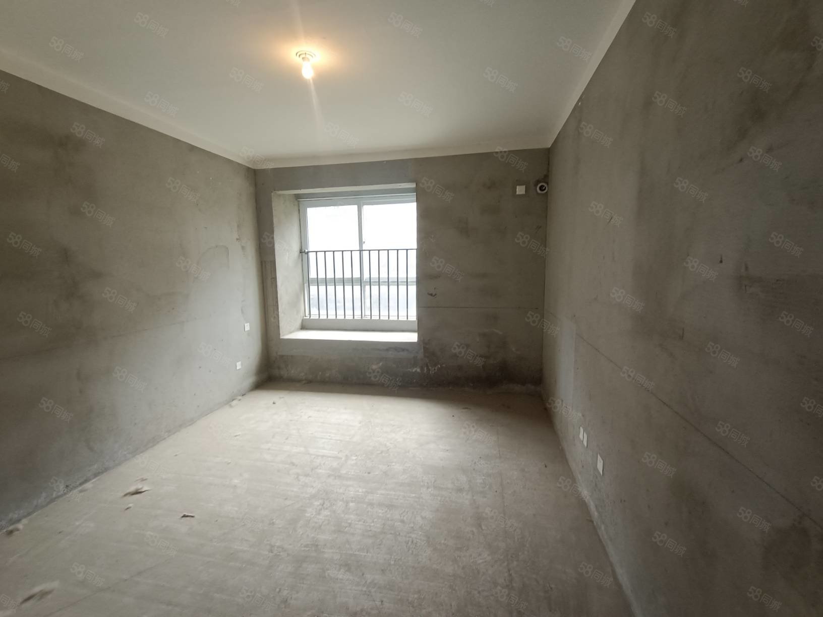 金大地时代公馆3室2厅2卫130㎡南北87万