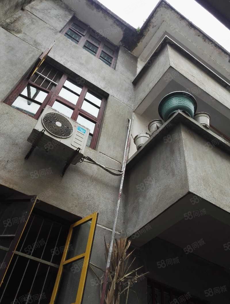 城南新村7室2厅3卫200.85㎡南北180万