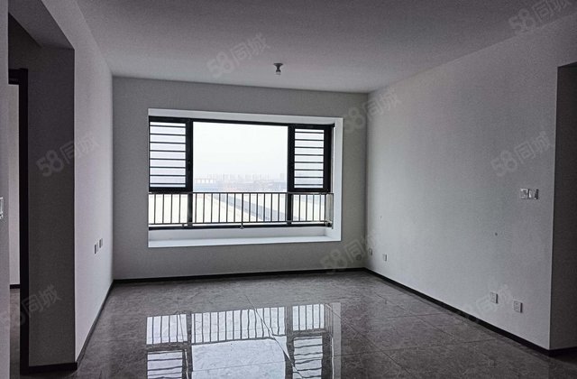 桃李天悦二期，新房未住，带车位地下室。东边户