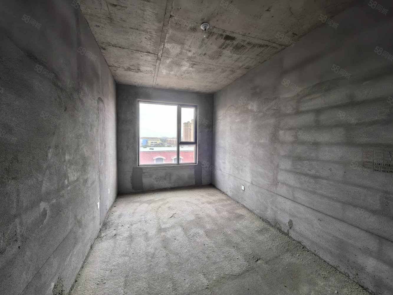 东方新天地3室2厅2卫144㎡南北56.8万