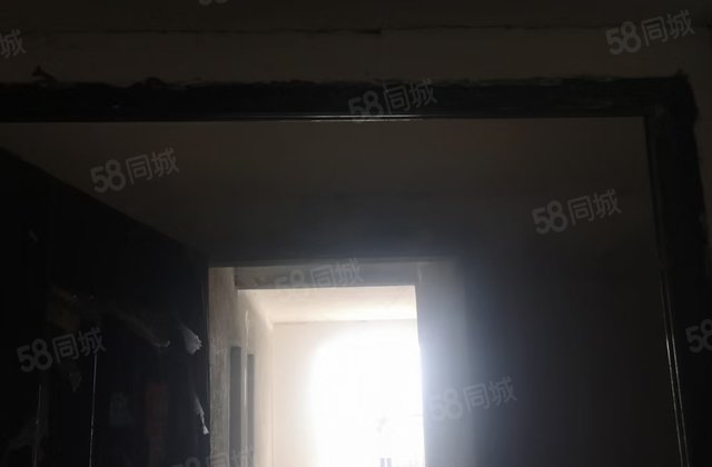 江岸名都4室2厅137.2㎡58.9万二手房图片