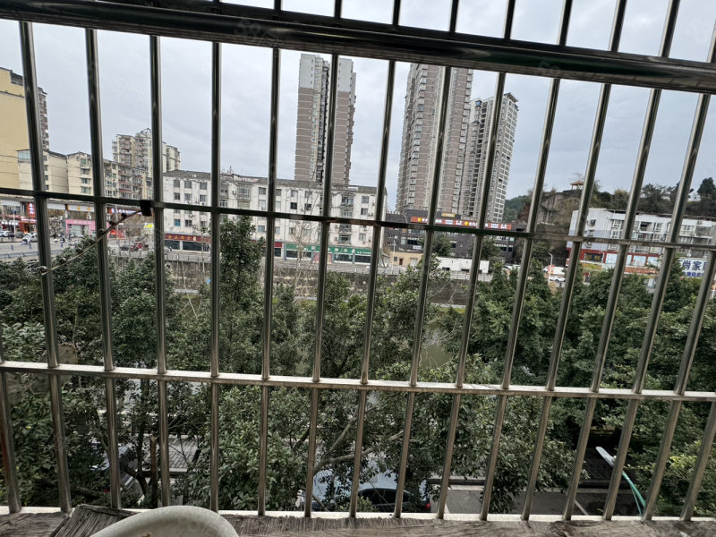 商业北街301号小区3室2厅2卫124.75㎡东南38.8万