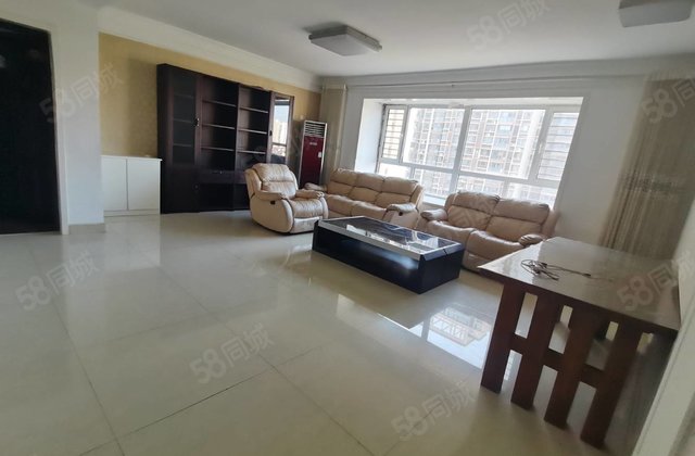 龙湾东门电梯洋房 精装 3室2厅  南北通透 车位 储藏室