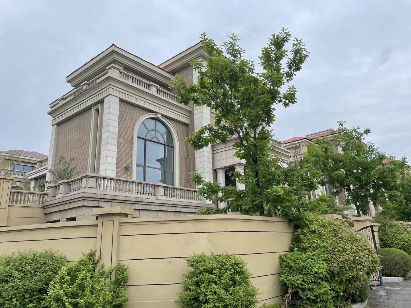 富力星月湾(别墅)5室4厅5卫453㎡南北318万