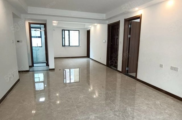 裕昌九州新城 带电梯 精装修， 送车位送地下室，免大税