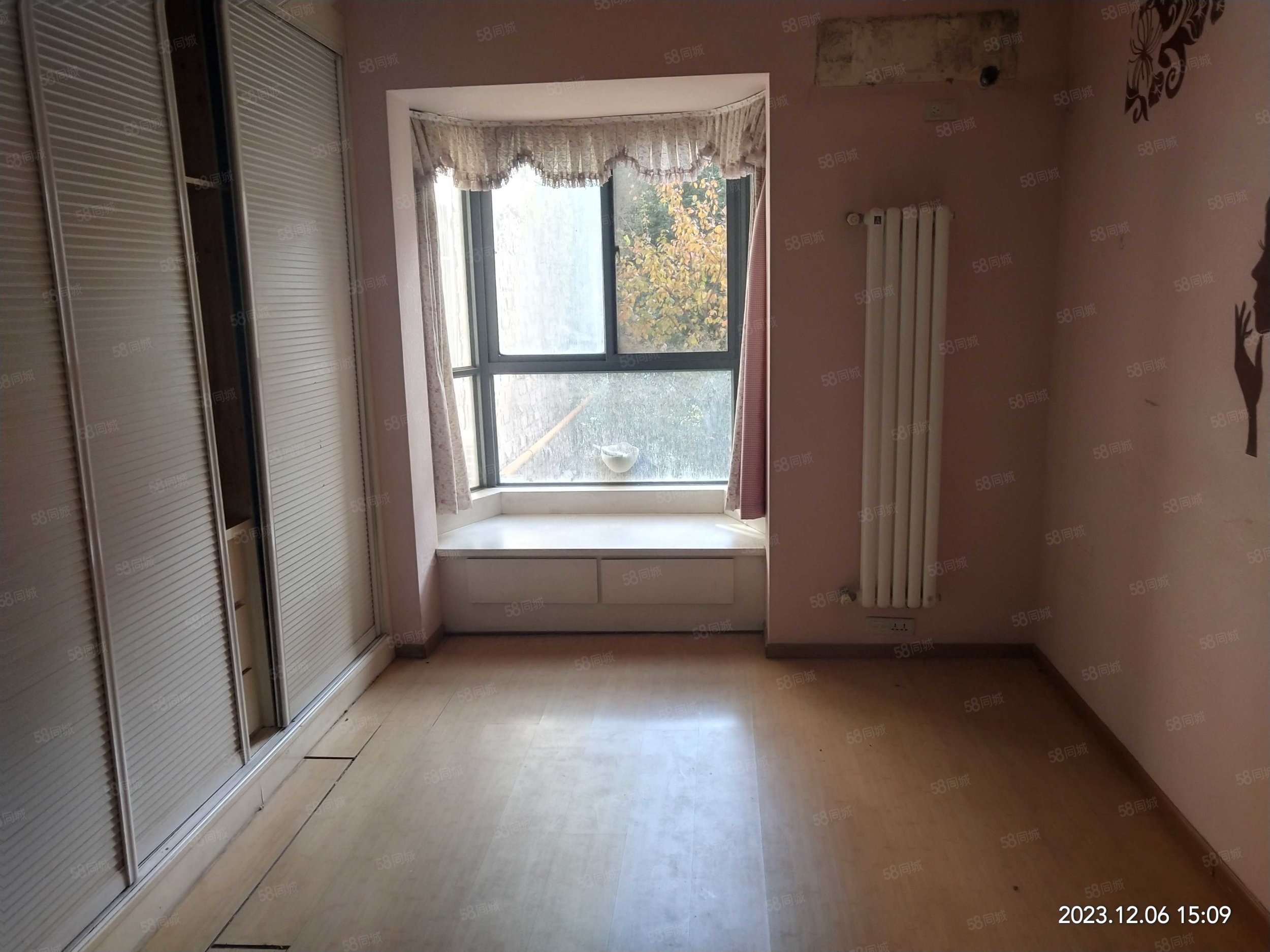 兴丽风情巴黎3室2厅2卫136㎡北75万