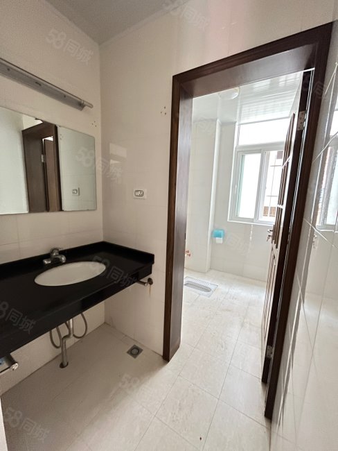 5000多三中旁双拼大别墅有花园有车库有露台6室3厅4卫