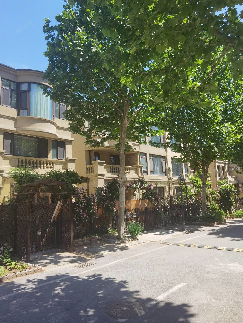 帕克别墅220万390平精装