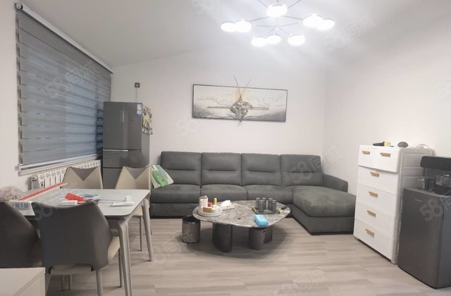 公园南邻 萃苑小区 中央帝景 精装大两居30万 停车方便