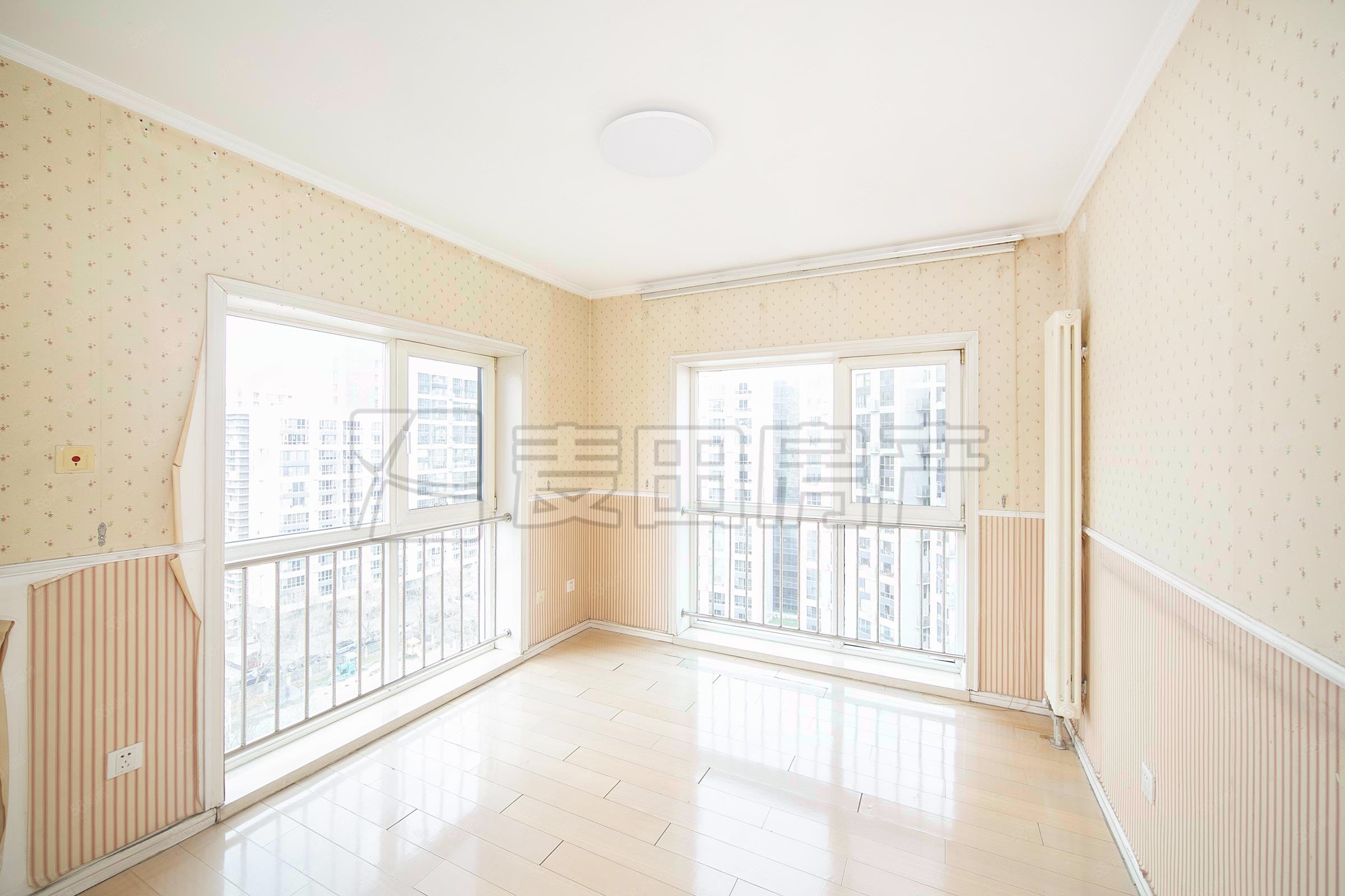 后現代城(C區(qū))3室1廳1衛(wèi)95㎡東北508萬