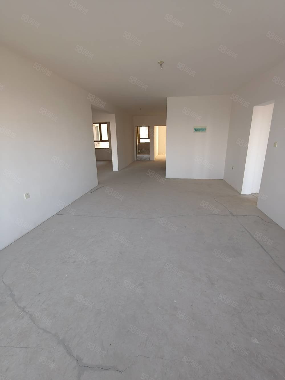 锦江丽都4室2厅1卫168㎡南北126万