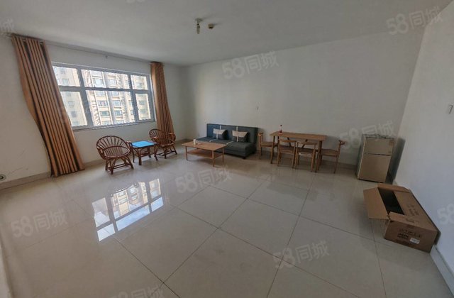 新一中外国语，  好楼层，采光  ，看房有钥匙，送储很方便。