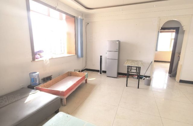 市中心，人民公园北邻，宝徕花园，精装三室东边户，免大税，