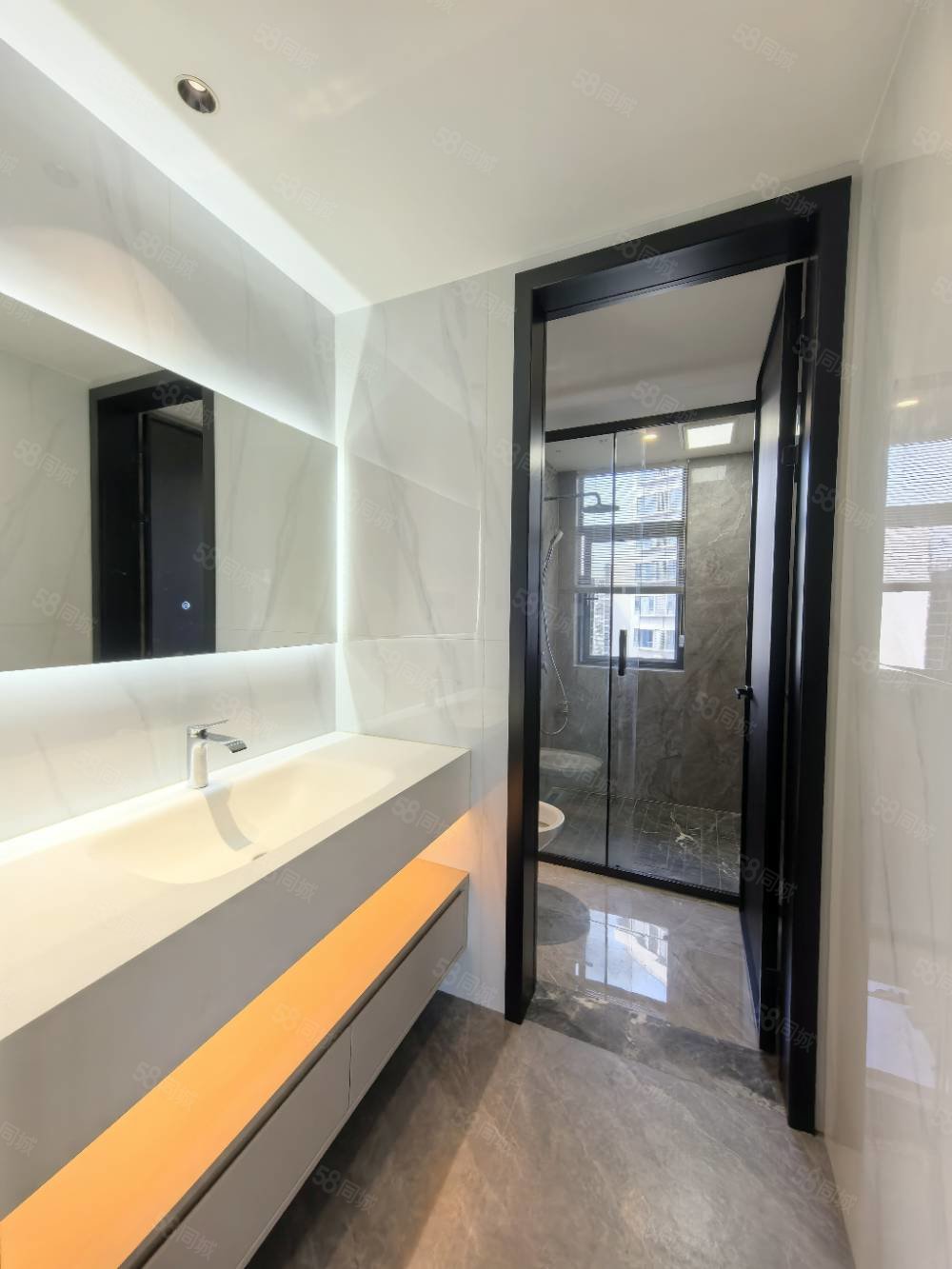 天秀湾4室2厅2卫202㎡南北258万