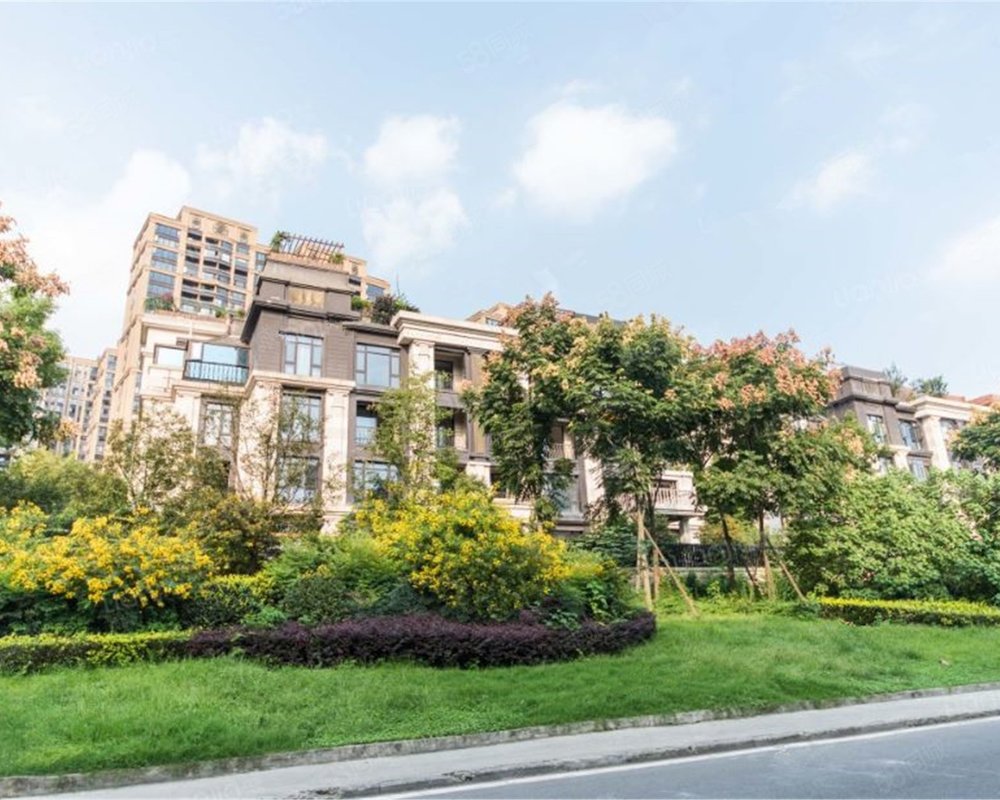 绿地锦天府别墅二三环之间