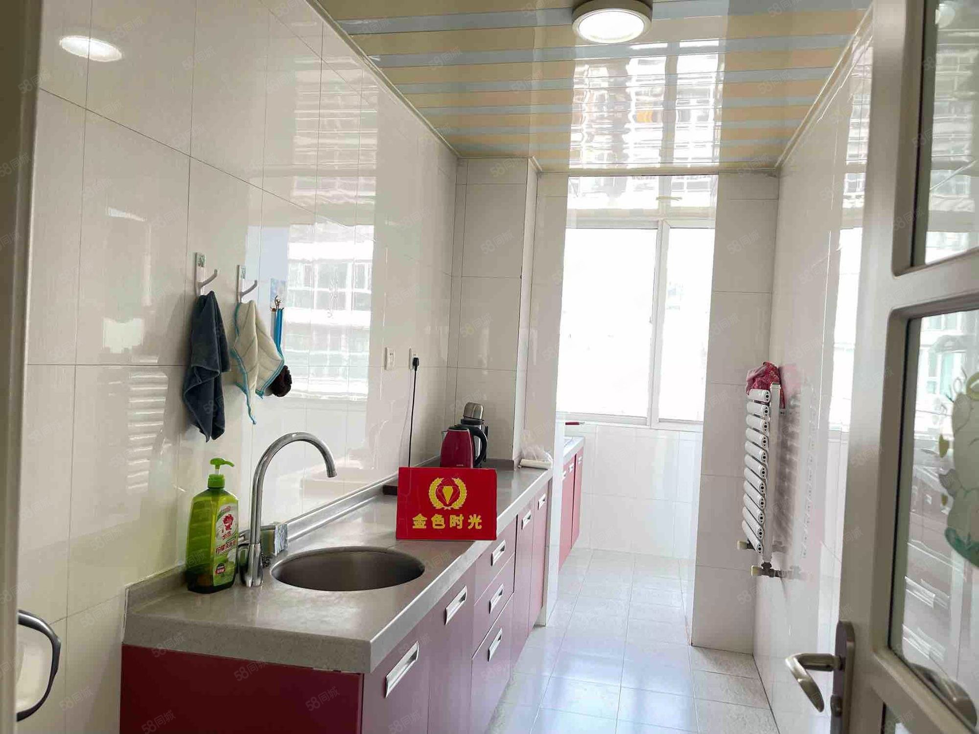 鴻澤園3室1廳2衛(wèi)127.49㎡南北205萬