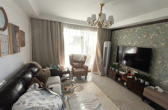 荣盛水岸花语(一期)带车位，精装修婚房，三室两厅两卫