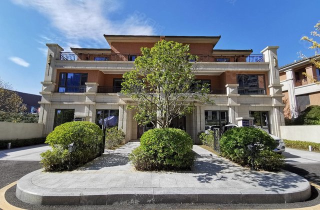 【21图】观府壹号 双拼别墅豪华装修 带暖气室内电梯 净水和清风系统,