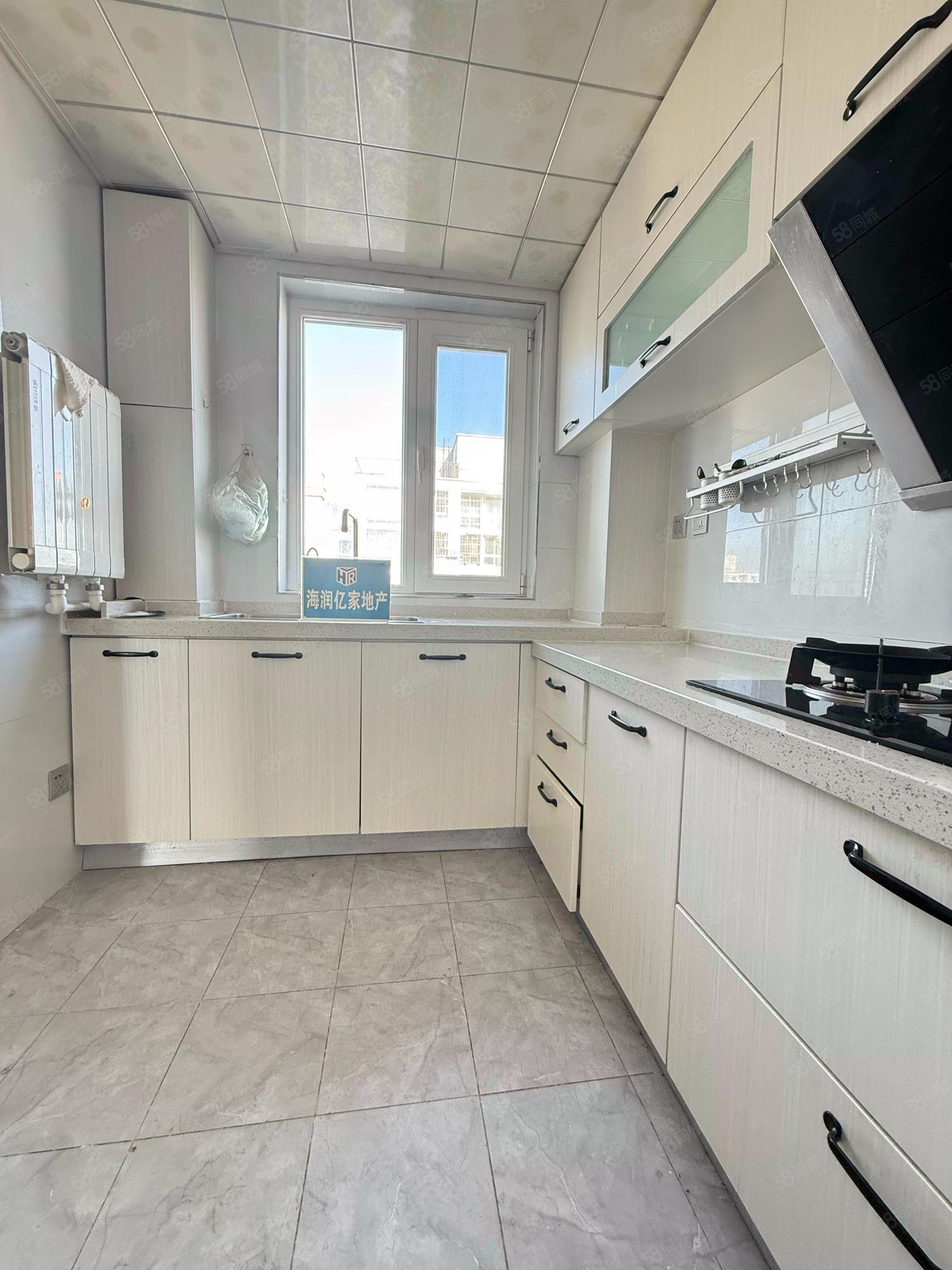 格蘭山水(一期)3室2廳1衛(wèi)101.71㎡南北240萬