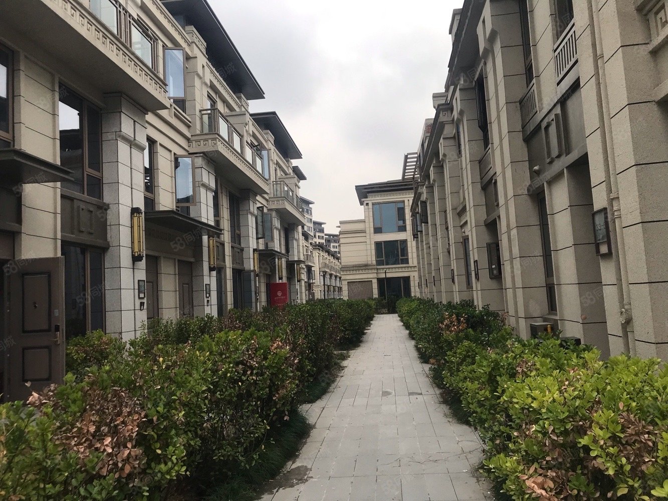 新城棠樾(别墅)4室2厅4卫180㎡南330万