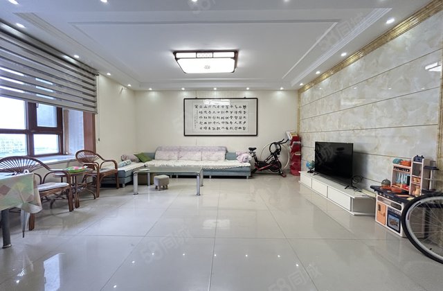 月亮湾商品 精装三室朝阳 带车位储 拎包入住