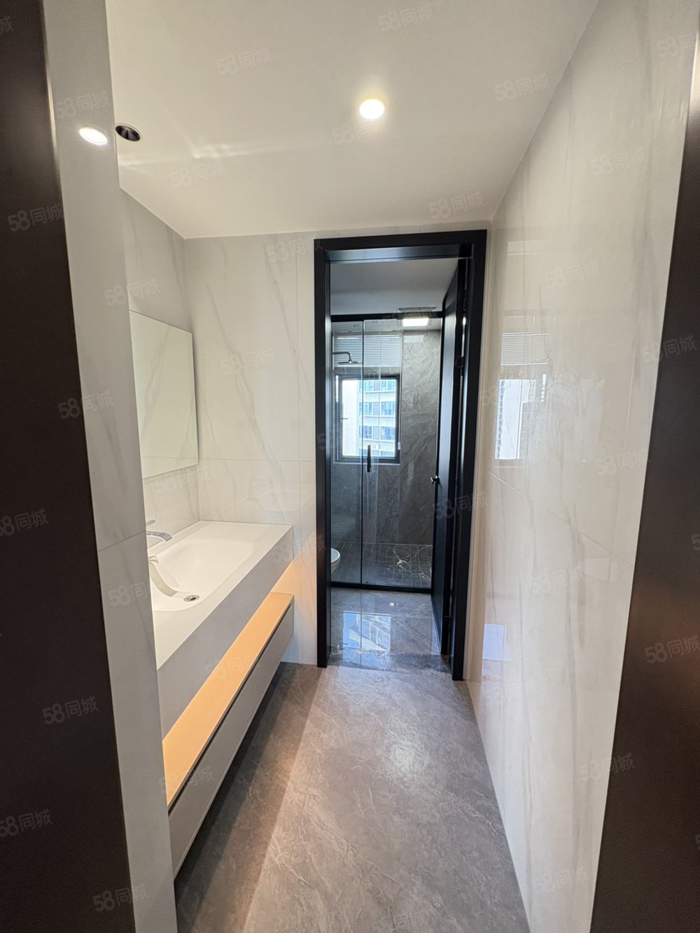 天秀湾4室2厅2卫202㎡南北270万