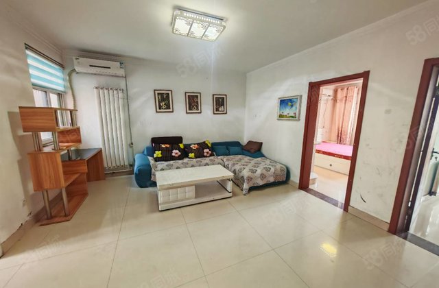 精装修两居室丶送储藏室，出家门实验文轩，随时看房，很干净急售