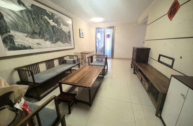 正南朝向 近医院 出行方便 满二 高楼层采光充足 小三居