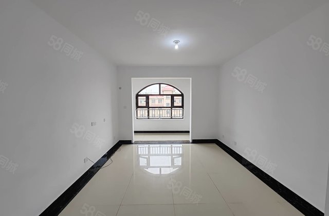 区政府东邻 孟达B2     三室双卫带车储 空中花园有钥匙