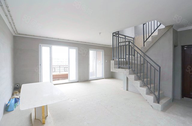 朗香书院4室2厅133.21㎡167万二手房图片