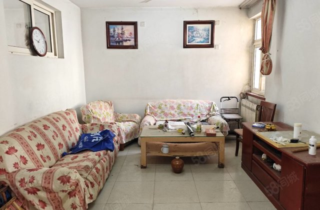 万达附近，江山印，二楼，正规三室，停车方便，随时看房